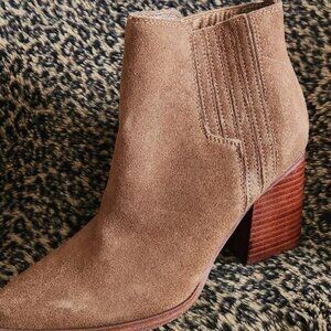 MARC FISHER Tan Suede Pointed Toe Pull On Stretch Ankle Booties Sz 8M
